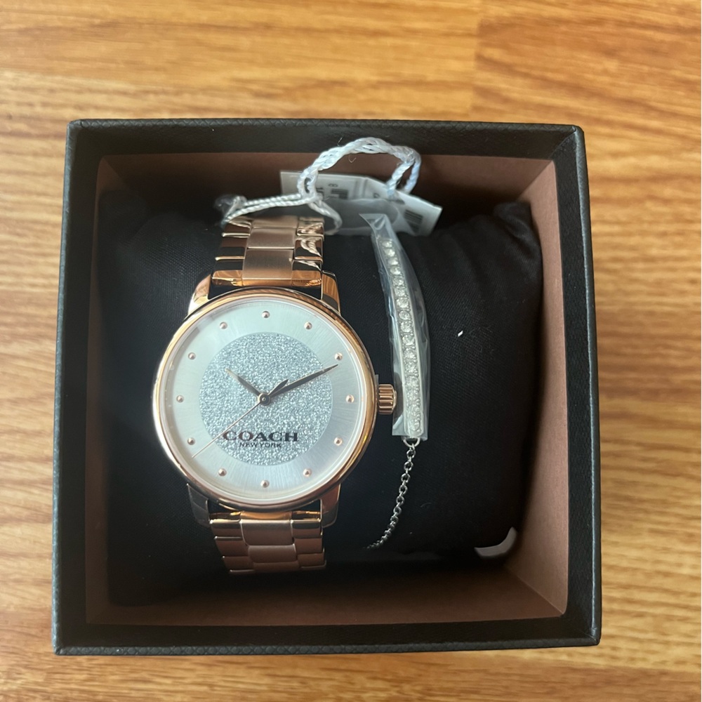 NWOT coach rose gold grand Women's Watch & Bracelet Gift Set, 36mm
